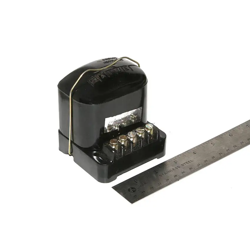 VOLTAGE REGULATOR, non-adjusted, screw terminal