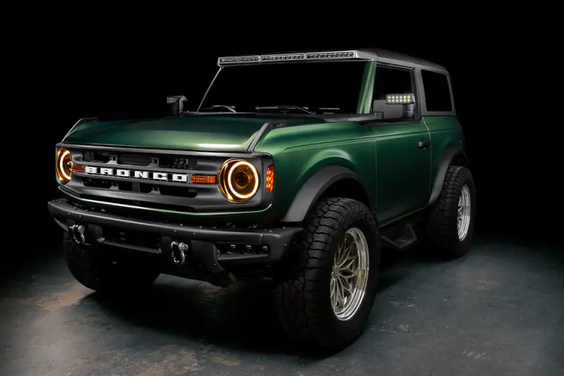 2021-2025 Ford Bronco Oracle Lighting Oculus Bi-LED Projector Headlights in Amber/White Switchback Color | 5886-023