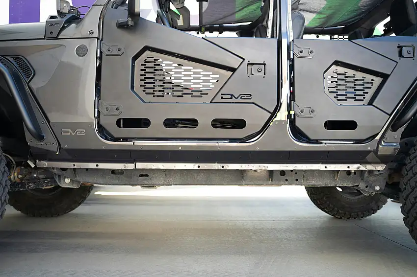 DV8 Offroad SRJL-09